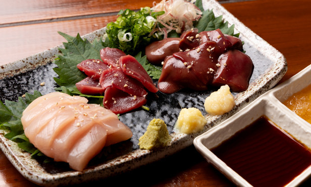 炭火焼鳥 えびす 新鮮な鶏の刺身盛り合わせ
